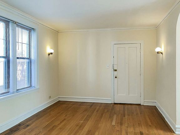 2nd image of 3618-1 N Marshfield Ave #1B