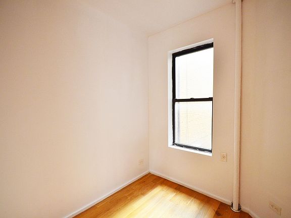 4th image of 3694 Broadway #D2