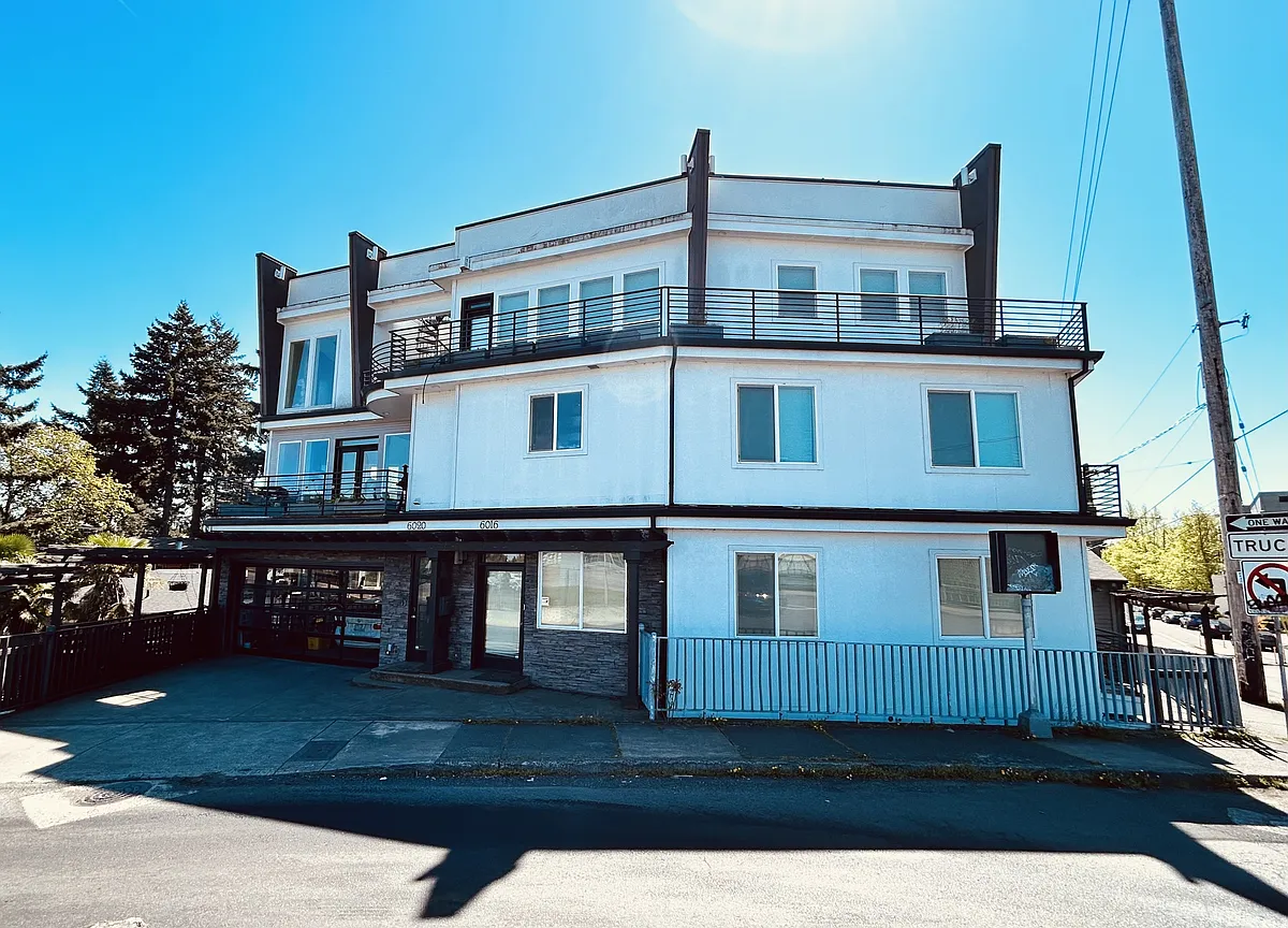 Building Photo - 6016 NE Willow St