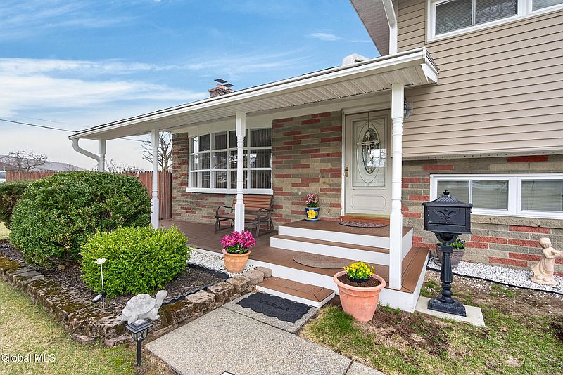 3rd image of 6 Nicholas Drive