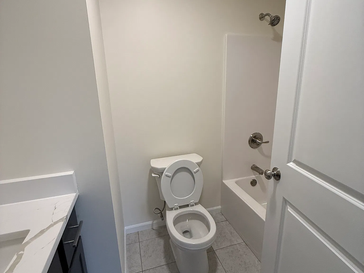 3 bed, 2.5 bath, 1300 sqft, $2,000 — Photo 3