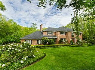 60 Crest Dr, Cranston, RI 02921