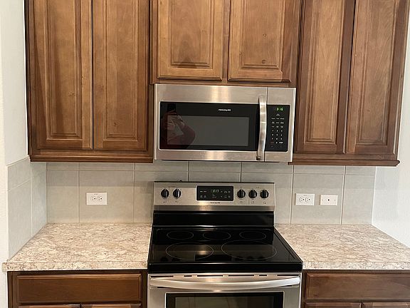 5th image of 347 Highmeadow Dr