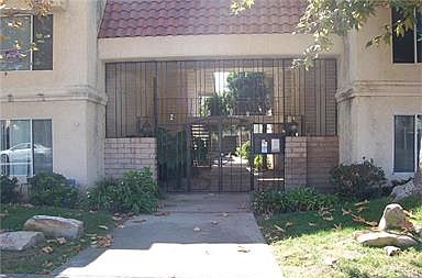 4th image of 21000 Parthenia St Unit 20