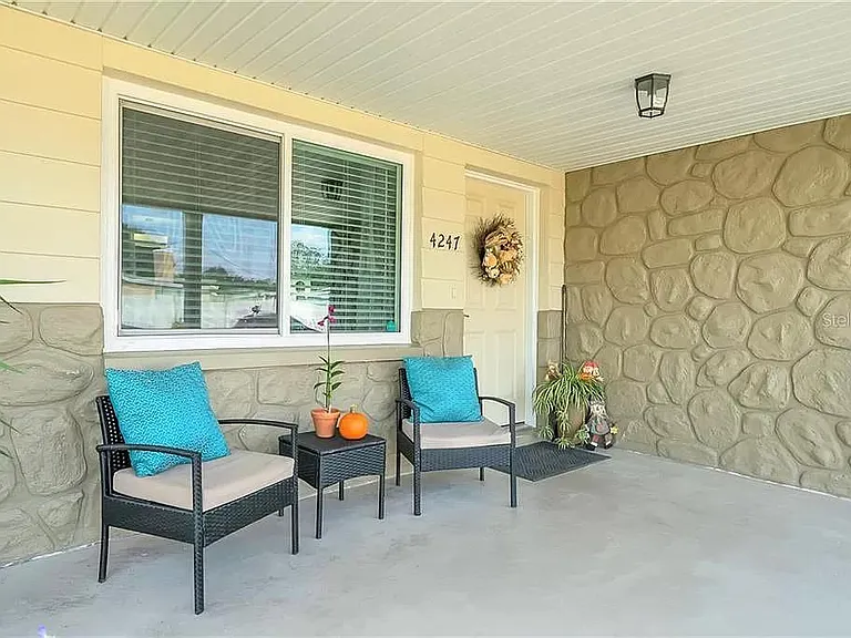 4247 Gulfshore Ct — Photo 2