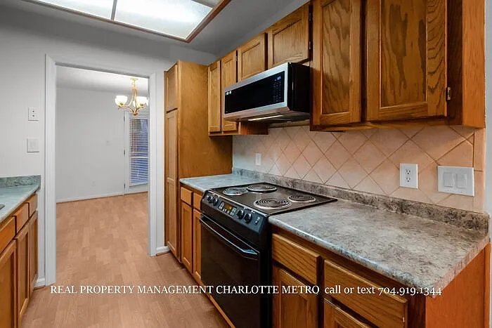 9451 Kings Falls Dr — Photo 12