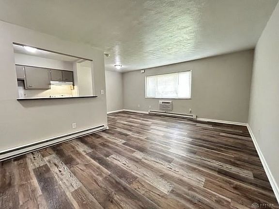 3rd image of 3040 E Dorothy Ln