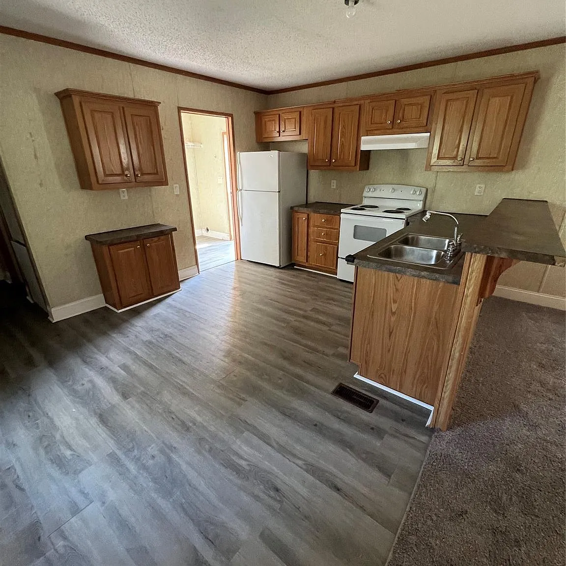 3 bed, $1,300 — Photo 4