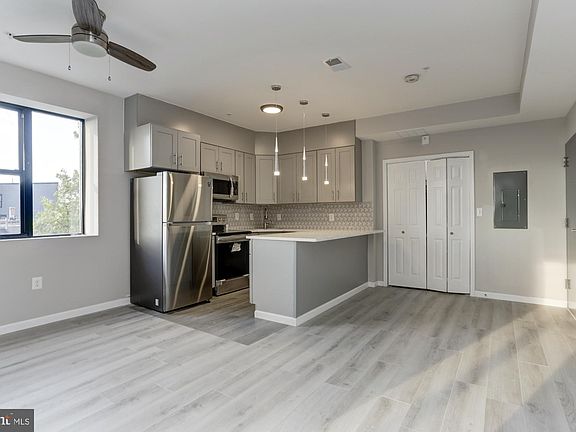 4th image of 400 Highland Ave #303