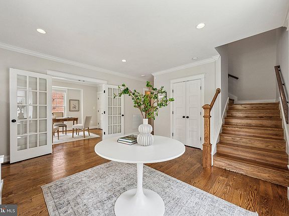 5th image of 223 E Mason Ave
