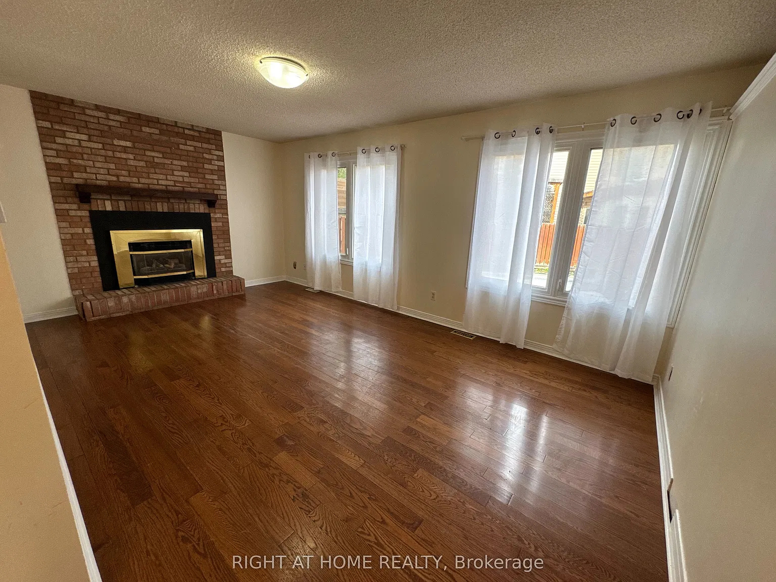 4 bed, $2,795 — Photo 4