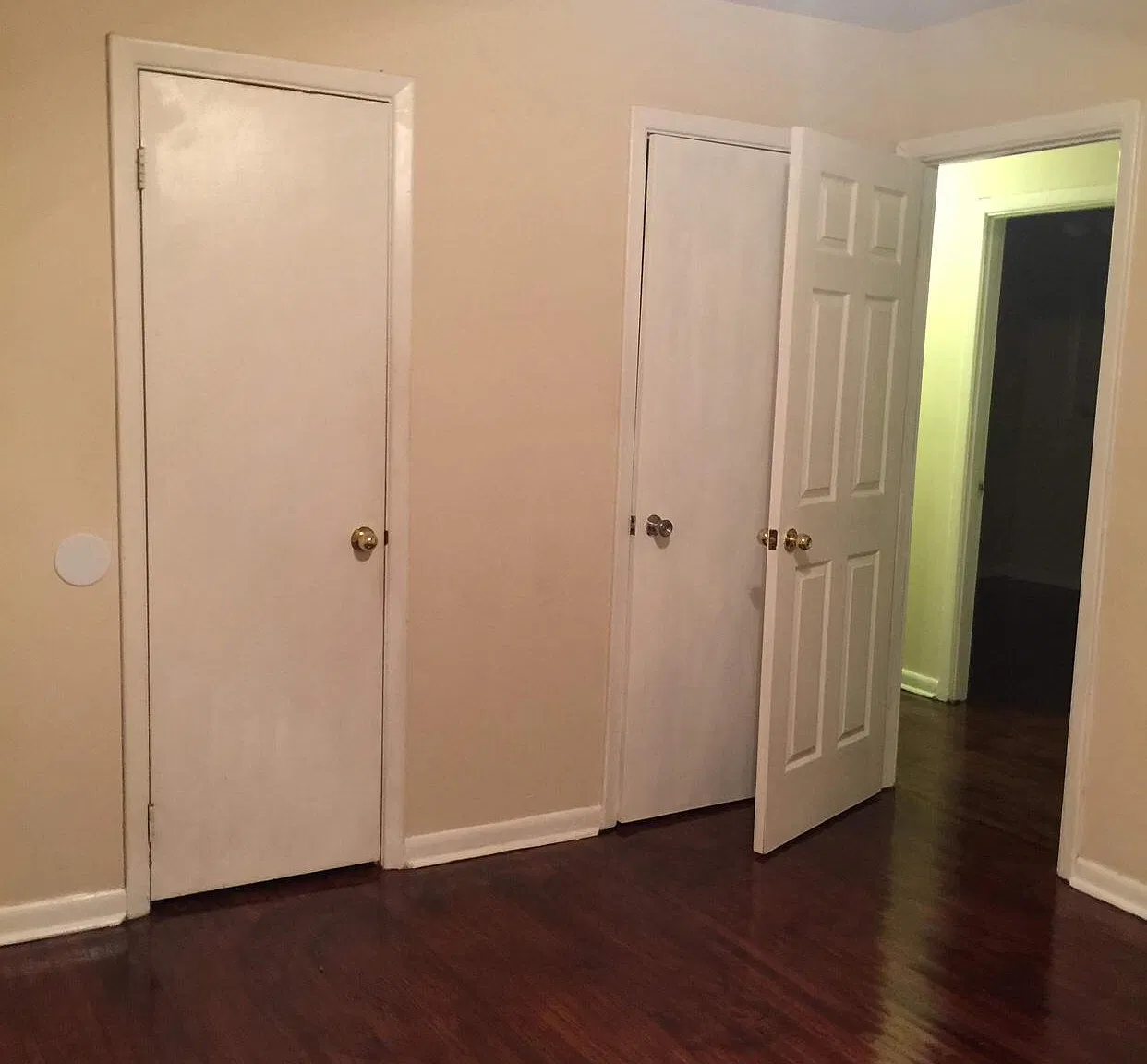 562 Ashworth Dr — Photo 3