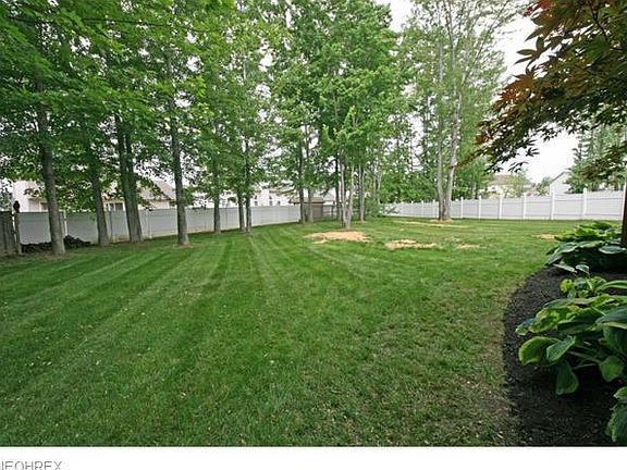 3rd image of 390 Pemberton Dr