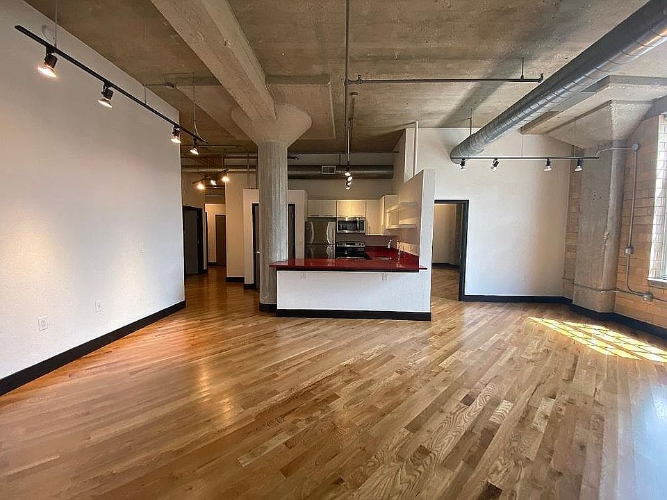 1st image of 2029 Wyandotte St APT 204