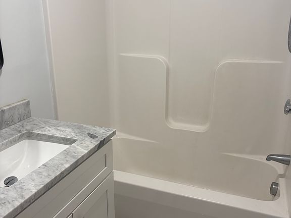 5th image of 1 Lafayette Sq #206