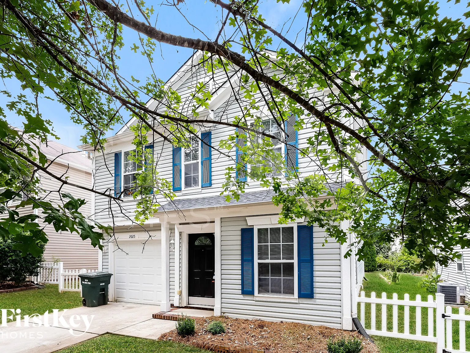 3 bed, 2.5 bath, 2115 sqft, $2,180 — Photo 2