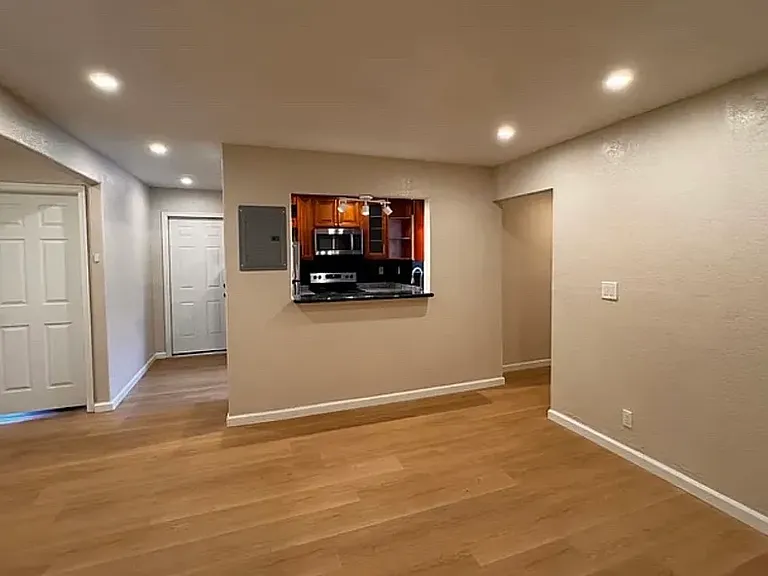 60 N Capitol Ave #A — Photo 4