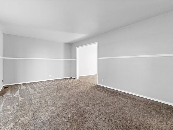 4th image of 218 Cunningham Ln