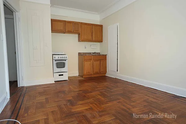 Rented by Norman Raindel, LREB | media 19