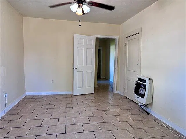 2 bed, 1.0 bath, 866 sqft, $1,300 — Photo 2