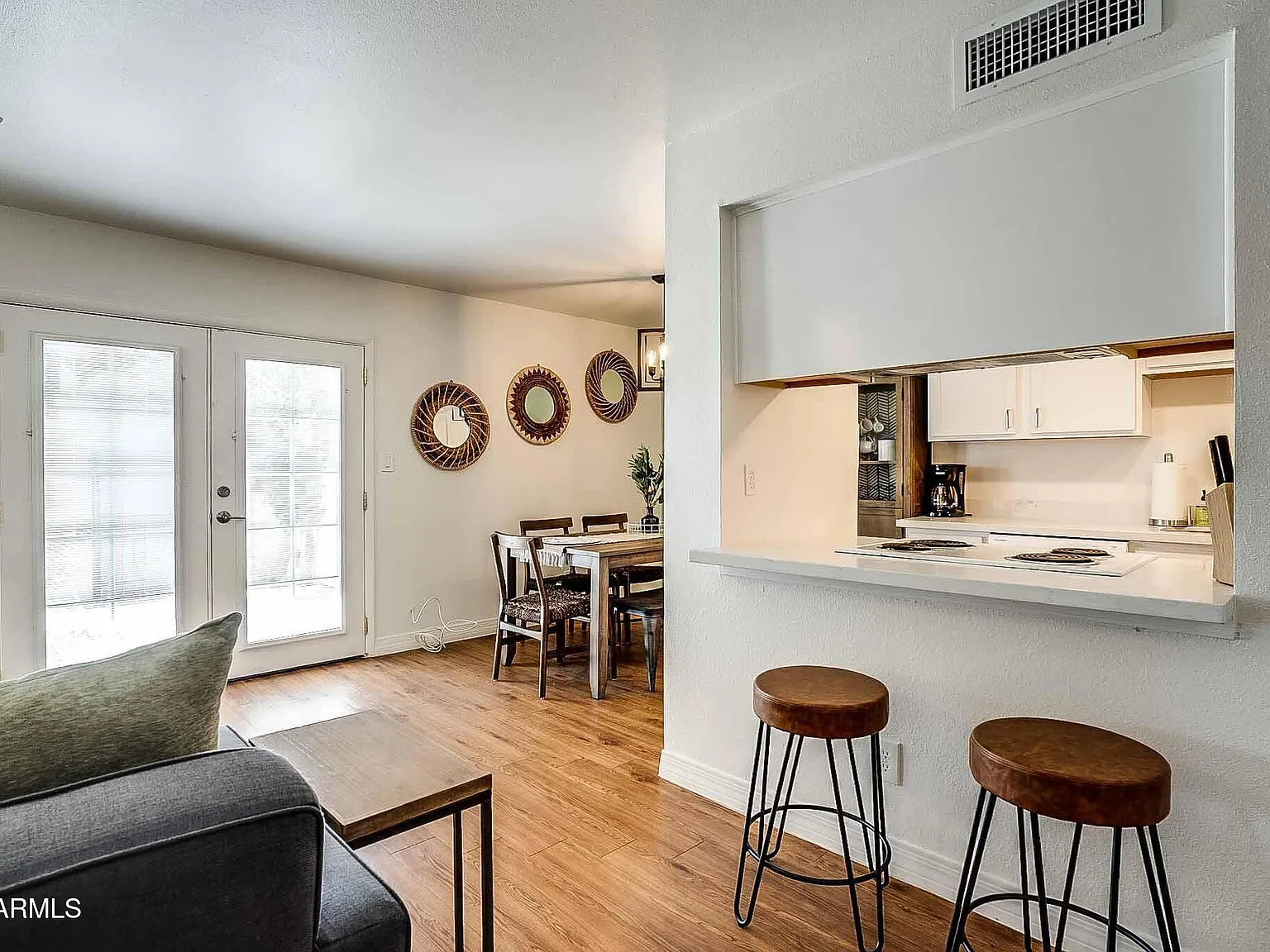 3 bed, 1.0 bath, 1053 sqft, $2,500 — Photo 3