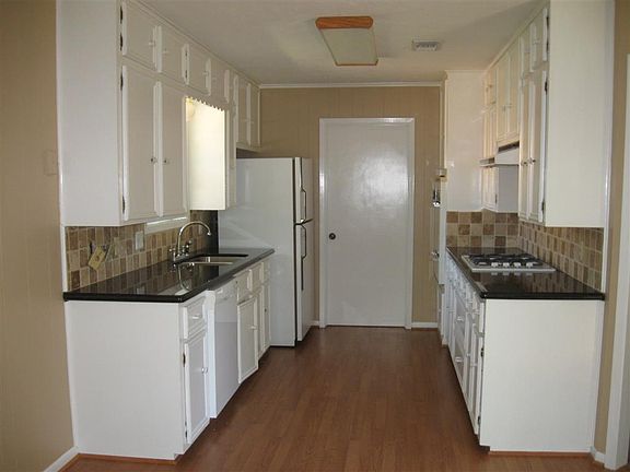 5th image of 1103 Guadalupe Dr