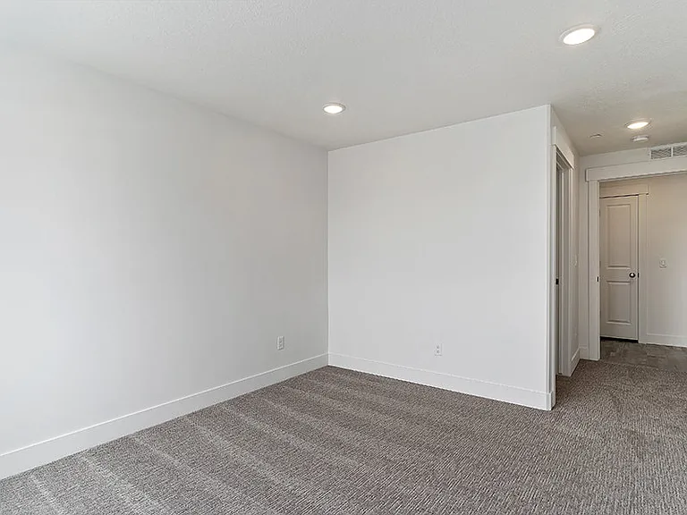 Hillside Apartments — Photo 11