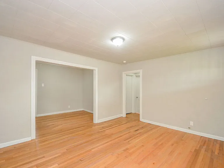 217 Owens St — Photo 6