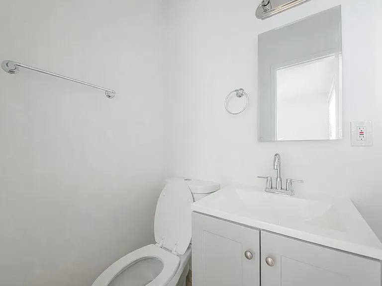 158 S Avenue 53 #E5 — Photo 8