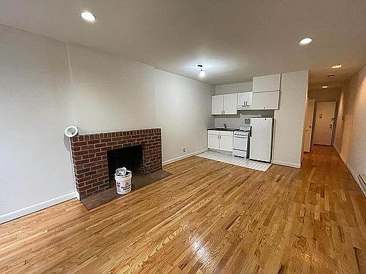 2nd image of 334 E 55th St APT 8