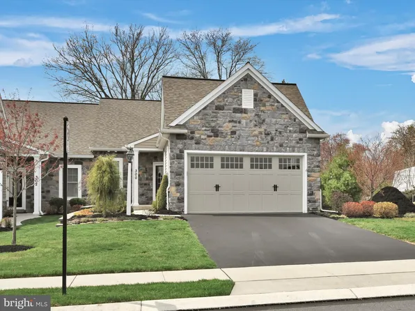 300 English Ivy Dr, Lititz, PA 17543