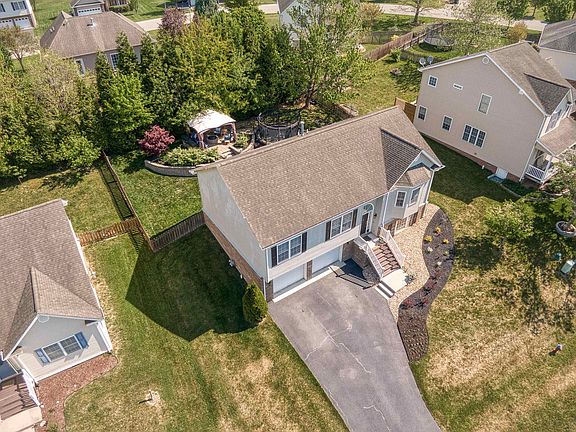 3rd image of 240 Meadow Dr