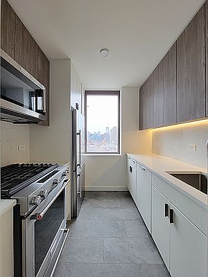 5th image of 520 W 43rd St APT 24C