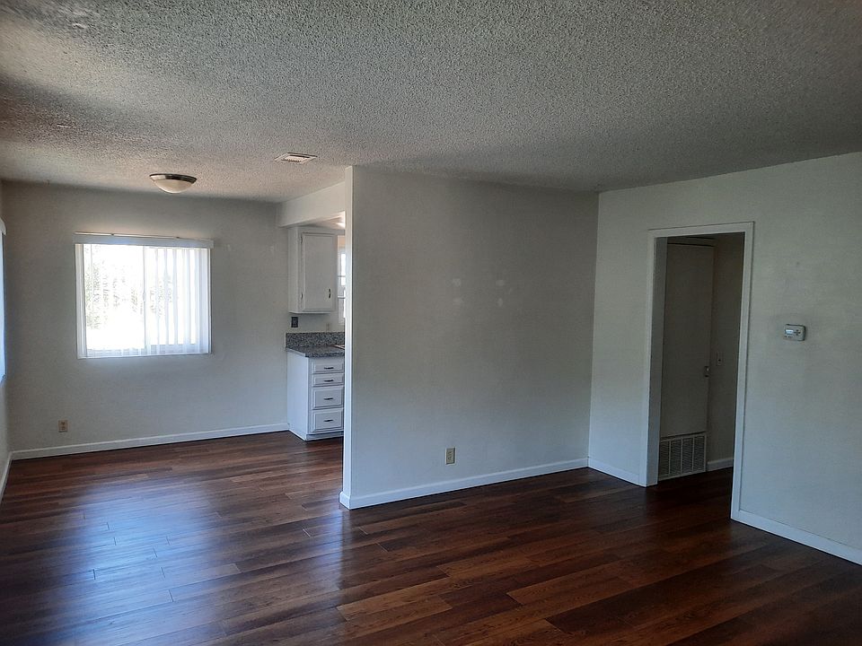 Living room & Dining Area