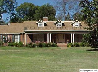 1814 Woodmont Dr SE, Decatur, AL 35601