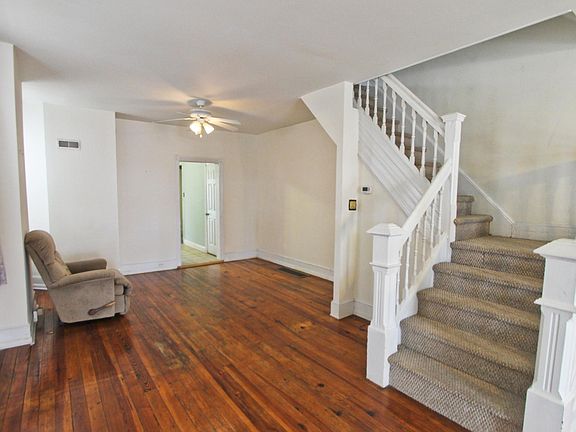 5th image of 264 Roxborough Ave