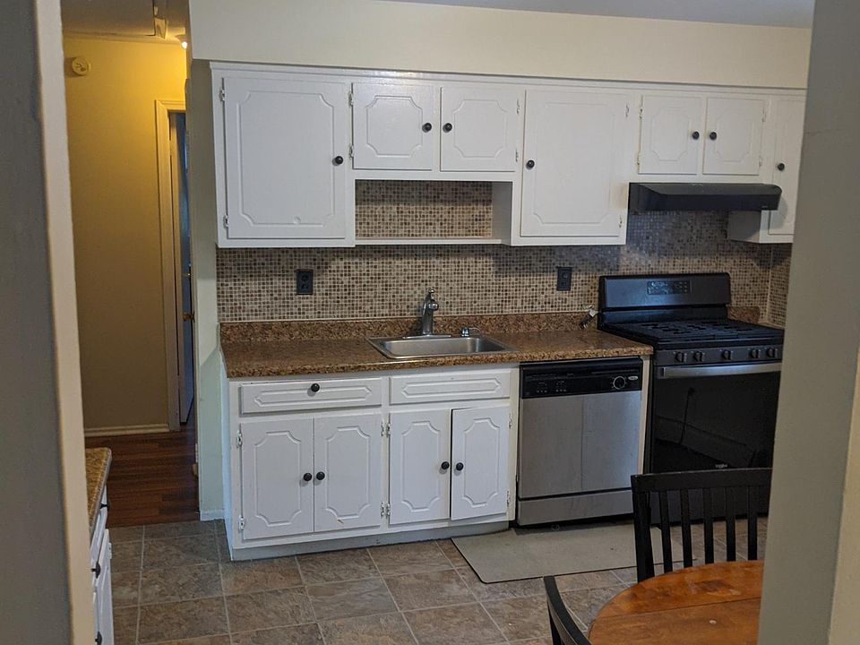 1st image of 66 E Maltbie Ave Floor 2