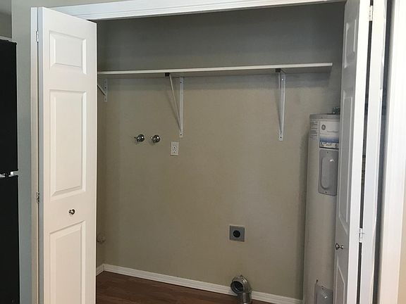 5th image of 525 Pamela Dr SE