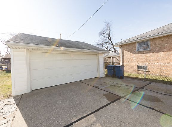 2nd image of 257 Armitage Ave