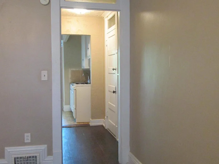 N 42nd St — Photo 11