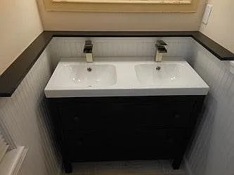 Double vanity in bathroom