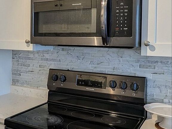 5th image of 721 Elmhurst Rd APT G