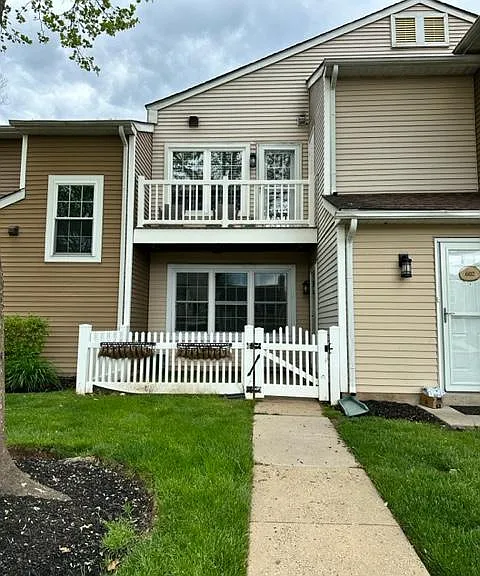 601 Ferris Ln #F1 — Photo 1