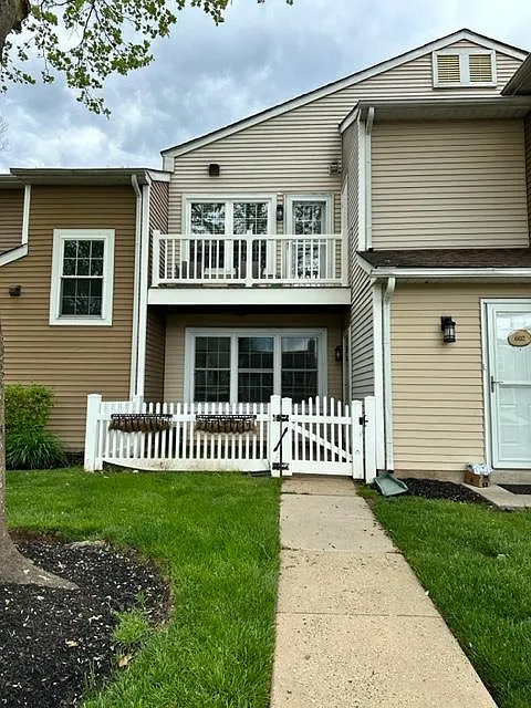 601 Ferris Ln #F1