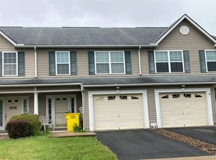 40 McGlynn Ln, Bunker Hill, WV 25413