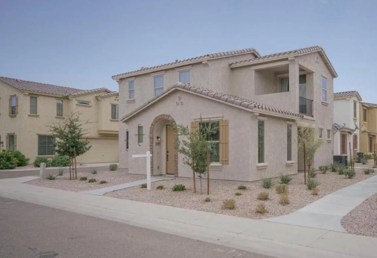 3 bed, 1495 sqft, $1,800 — Photo 1
