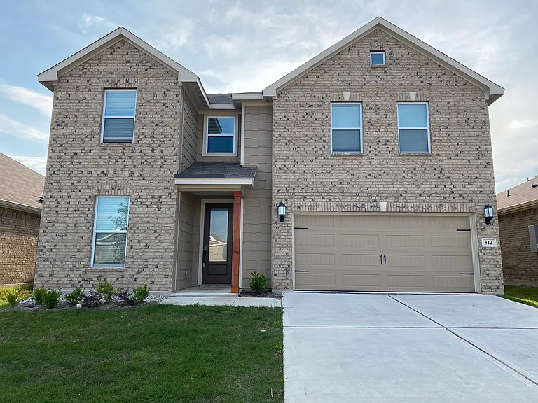 312 Lone Wolf Trl — Photo 1