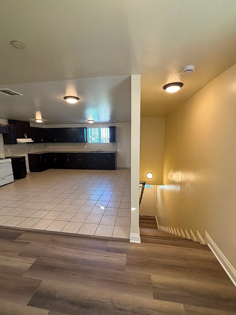 5 bed, 1602 sqft, $3,800 — Photo 4