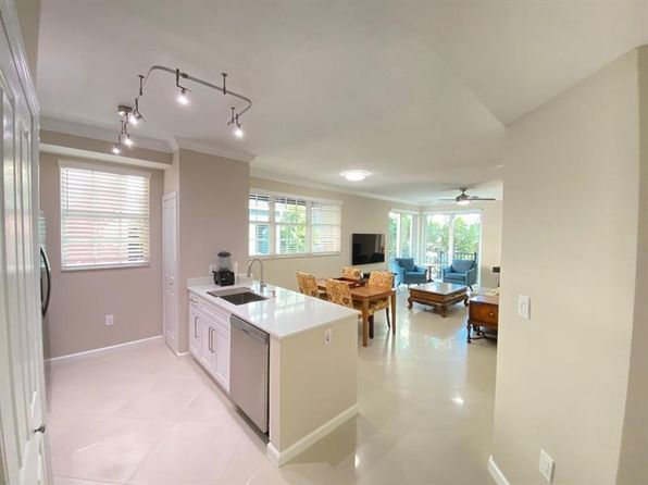 225 NE 1st St APT 202