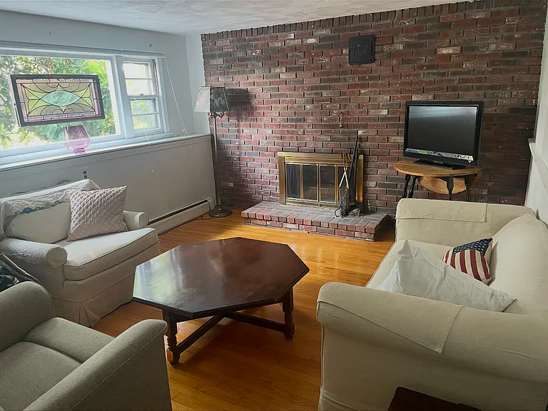 196 Dale St #1 — Photo 1